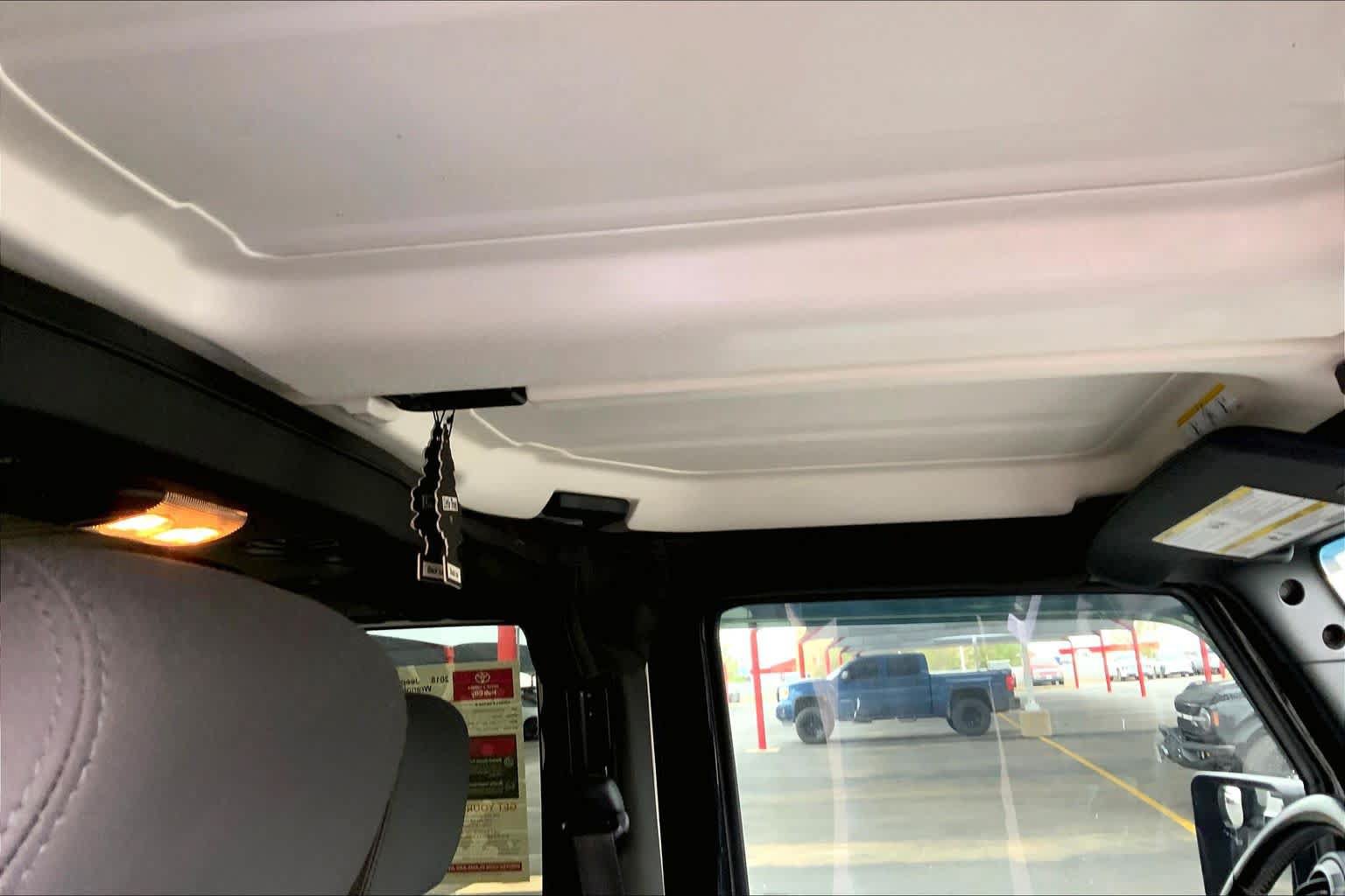 Used 2018 Jeep Wrangler Sport AWD/4WD image 14