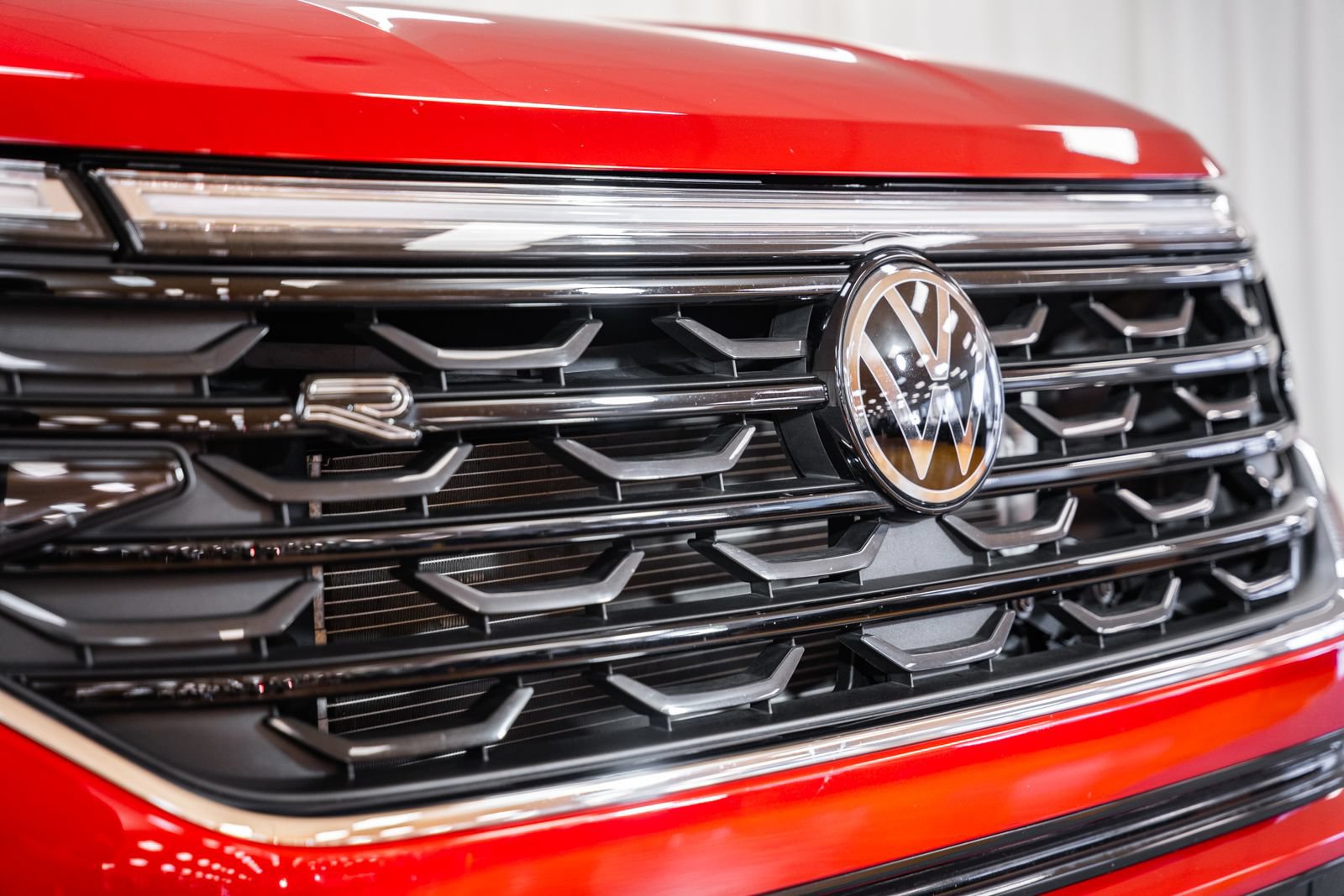 Used 2024 Volkswagen Atlas Cross Sport SEL R-Line AWD/4WD image 15