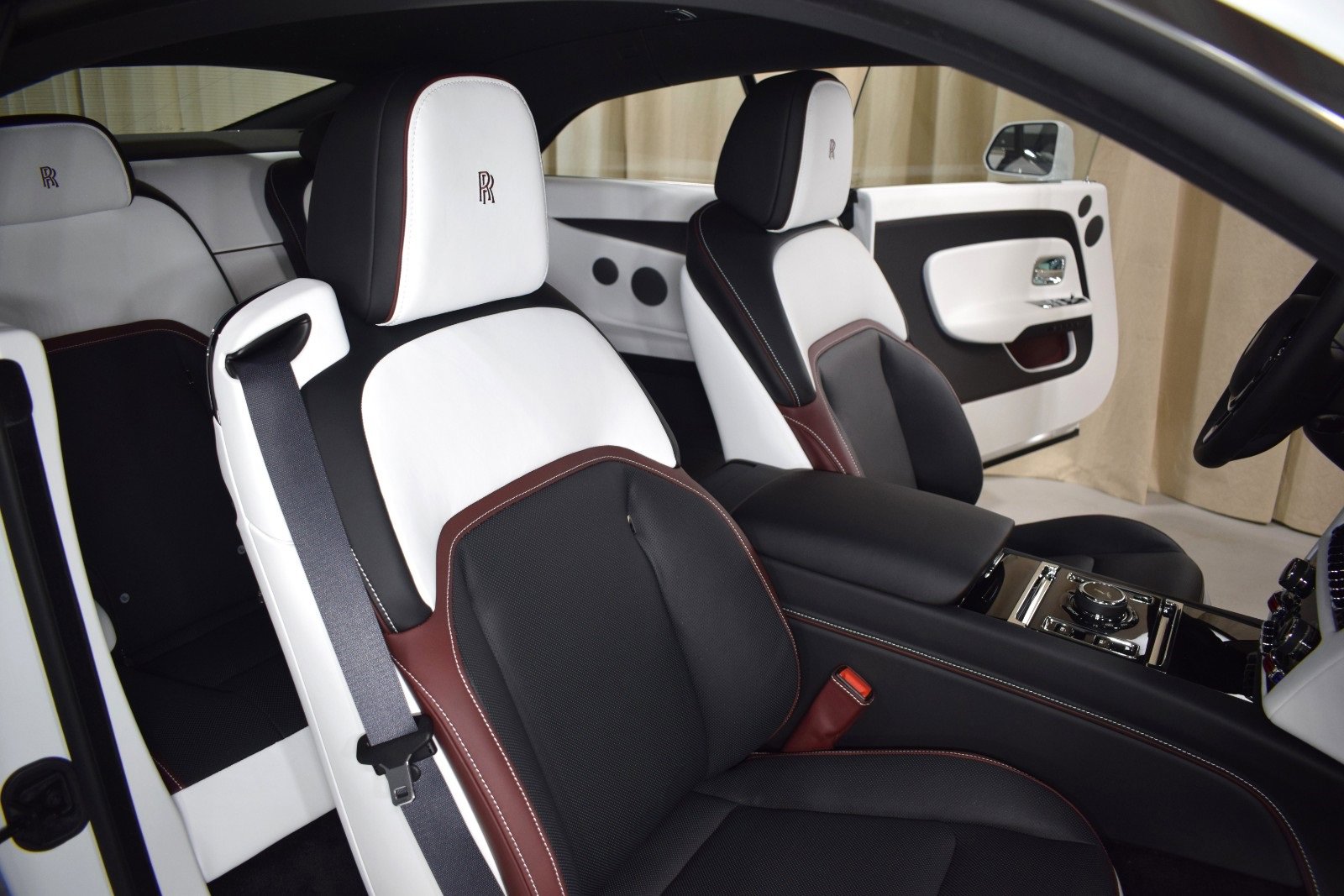 New 2025 Rolls-Royce Spectre w/ Leather Finishing Pack image 22