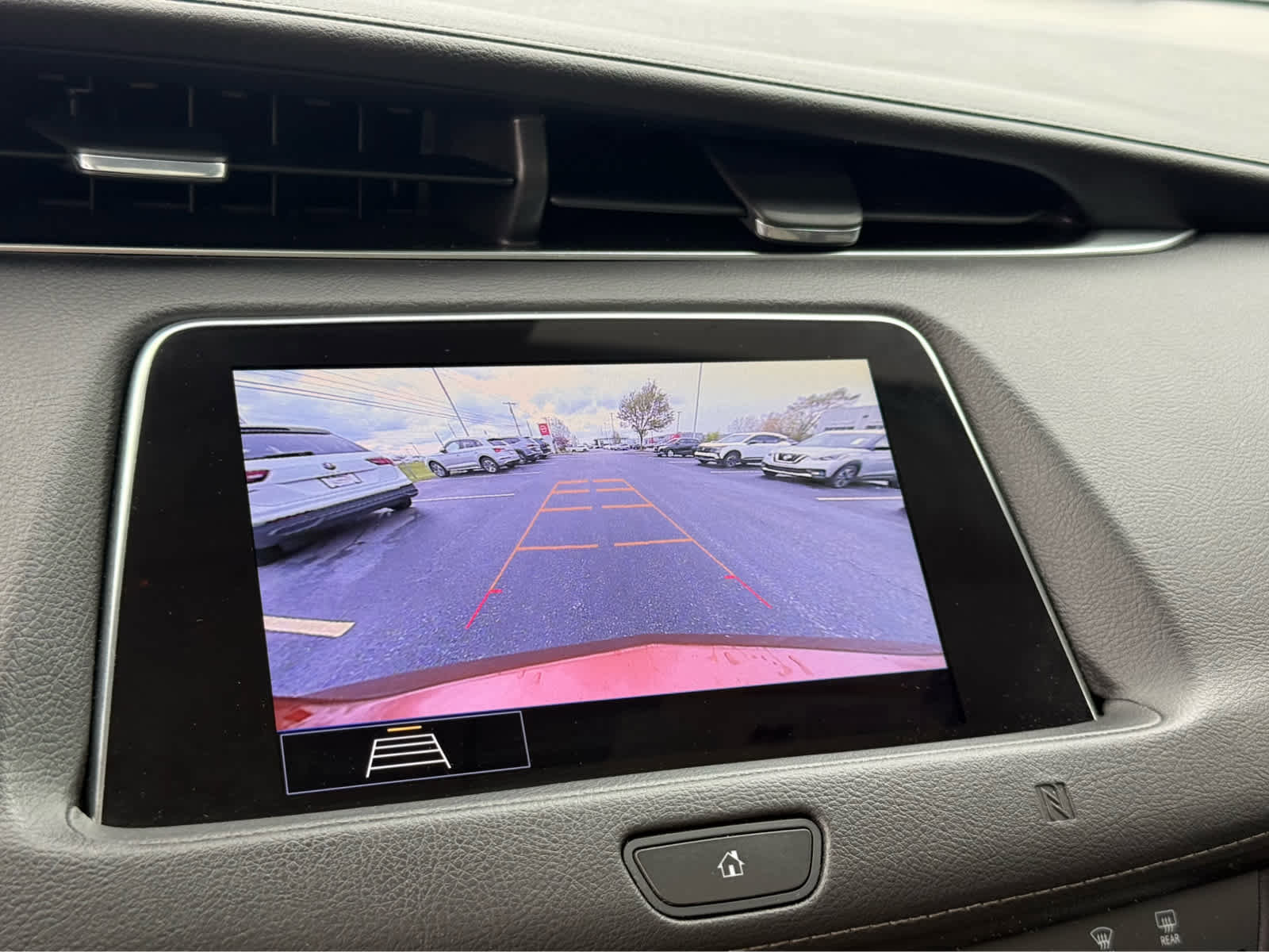 Used 2020 Cadillac XT4 Premium Luxury w/ Cold Weather Package FWD image 34