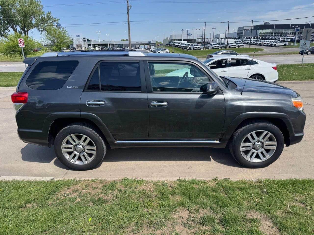 Used 2010 Toyota 4Runner Limited AWD/4WD image 6