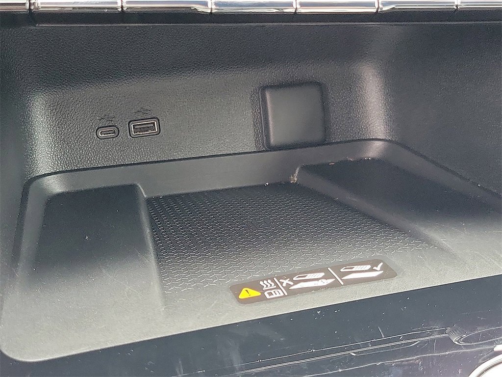 Used 2025 Chevrolet Traverse LT w/ Enhanced Driving Package image 12