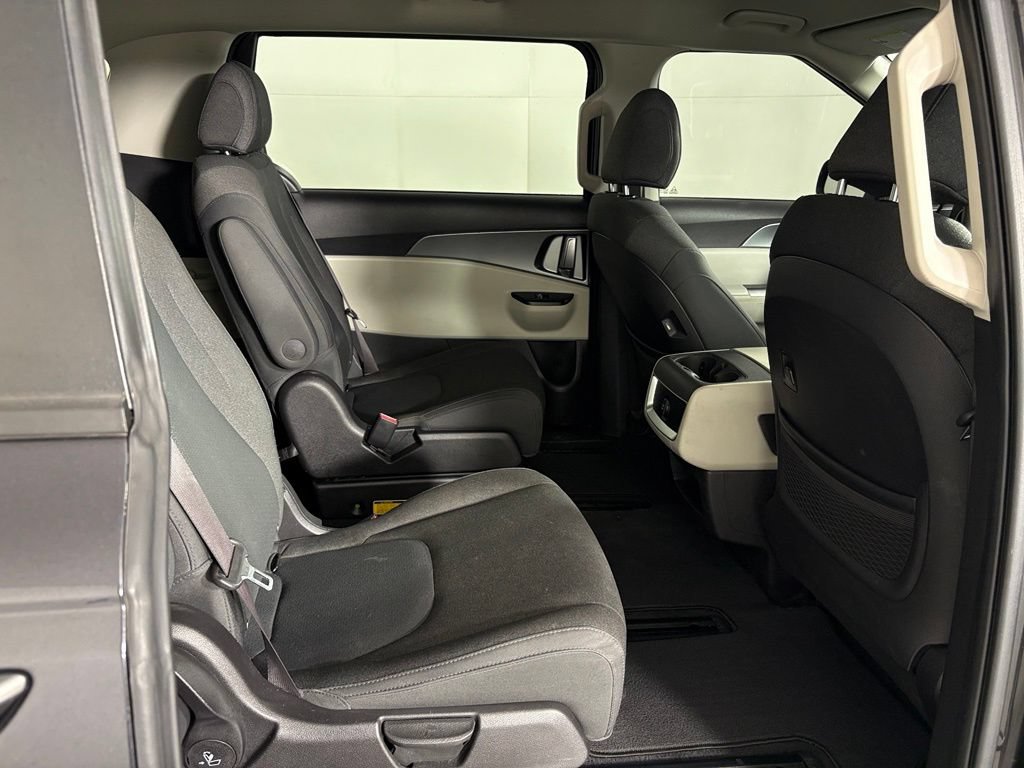 Used 2022 Kia Carnival LX FWD image 41