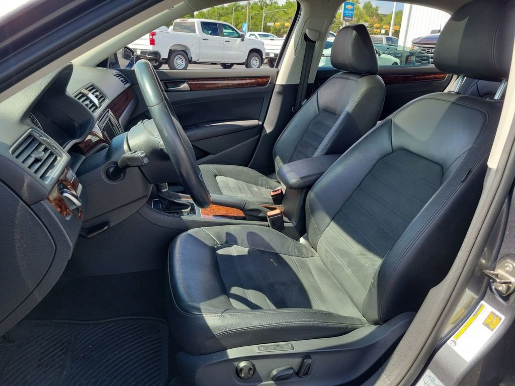 Used 2012 Volkswagen Passat TDI SEL Premium FWD image 19