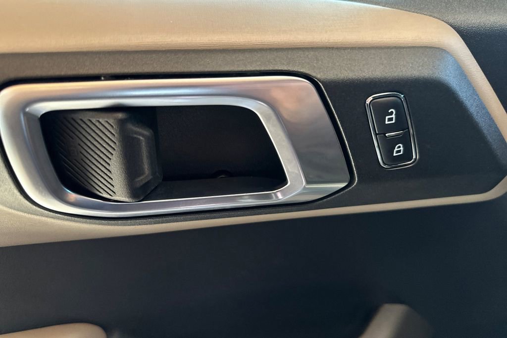 Used 2023 Ford Bronco Wildtrak image 11