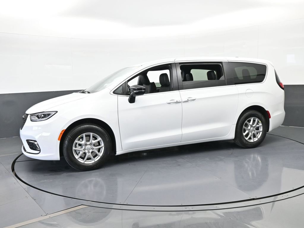 New 2026 Chrysler Pacifica Select video 2
