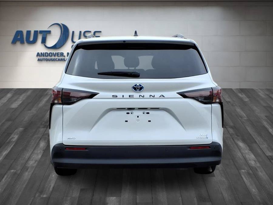 Used 2024 Toyota Sienna XLE w/ XLE Plus Package AWD/4WD image 5