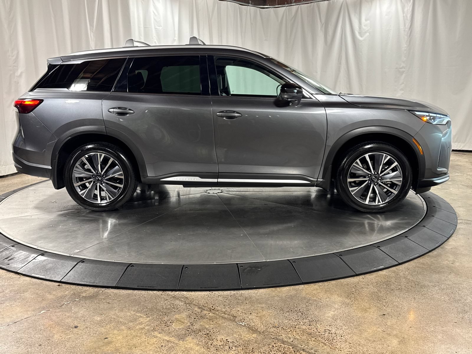Certified 2026 INFINITI QX60 Luxe w/ Family Package AWD/4WD image 6