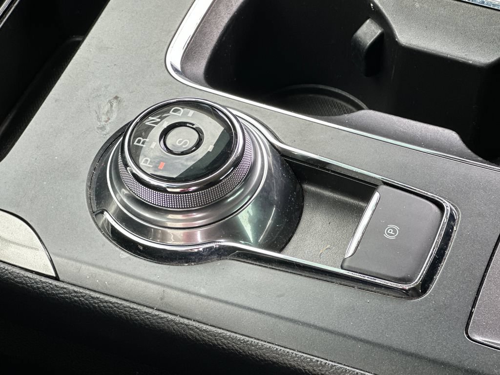 Used 2019 Ford Fusion SE FWD image 19
