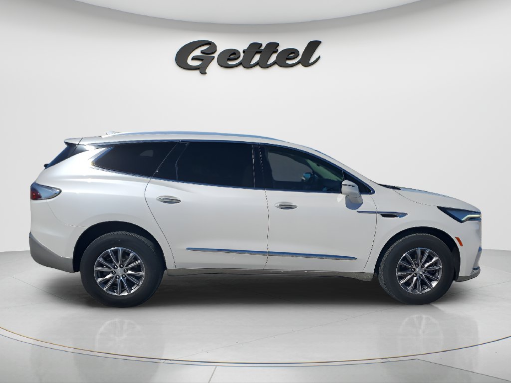 Used 2022 Buick Enclave Essence w/ Sound and Sites Package FWD image 4