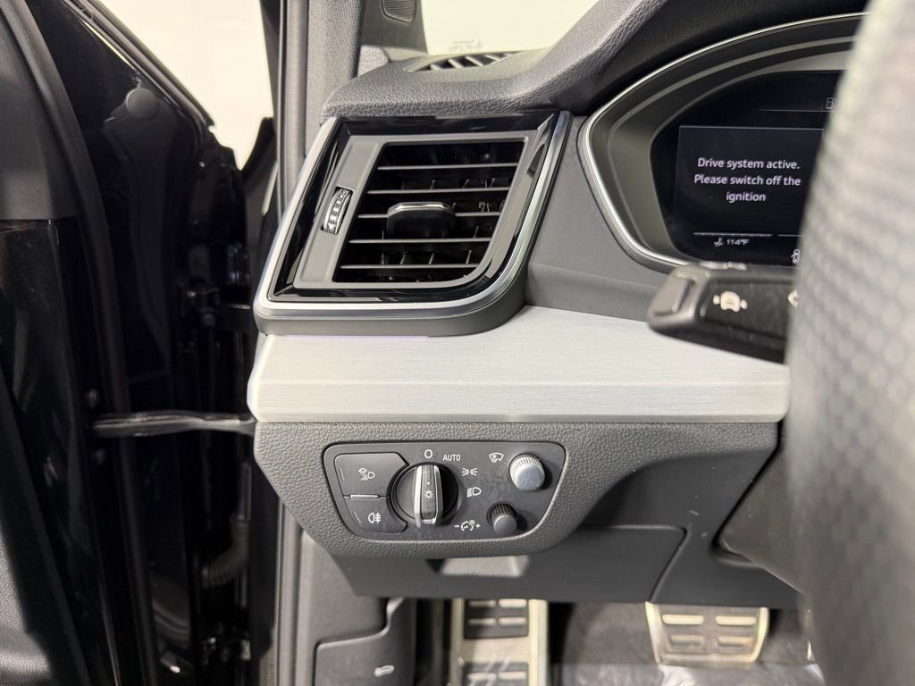Used 2021 Audi SQ5 Prestige w/ Prestige Package image 28