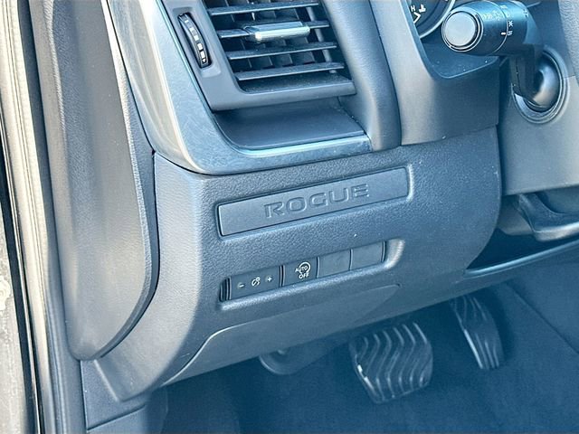Used 2023 Nissan Rogue S image 10