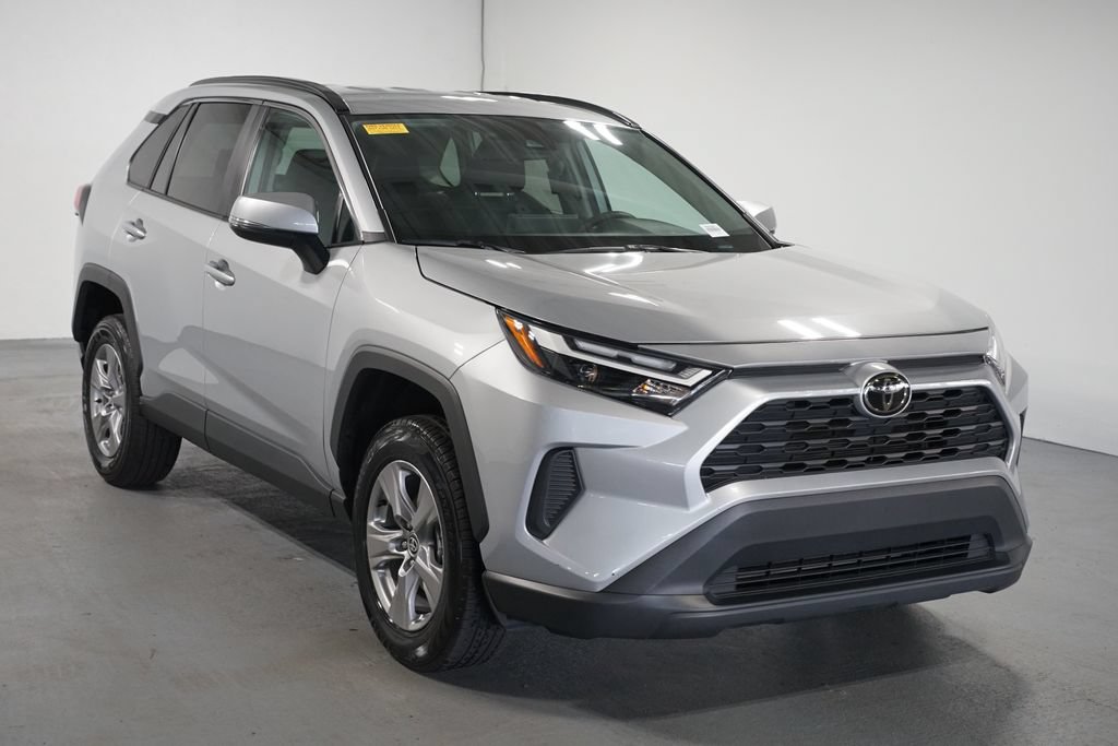 Certified 2025 Toyota RAV4 XLE FWD image 3