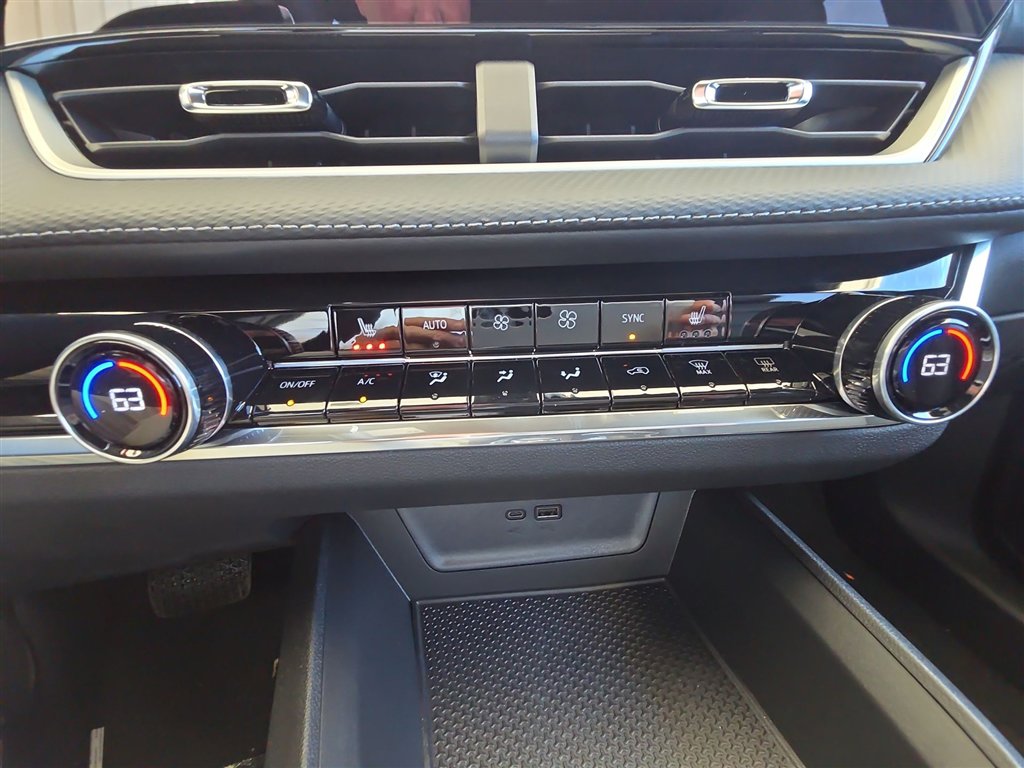 New 2026 Chevrolet Equinox LT w/ Convenience Package II image 18