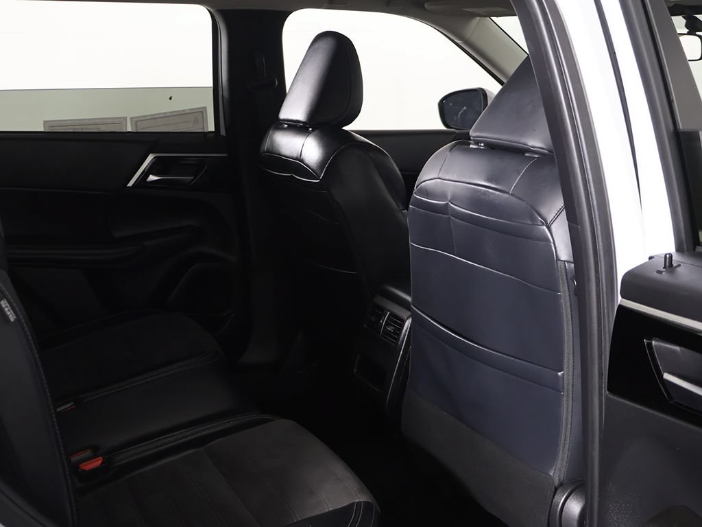 Used 2024 Mitsubishi Outlander SE AWD/4WD image 29