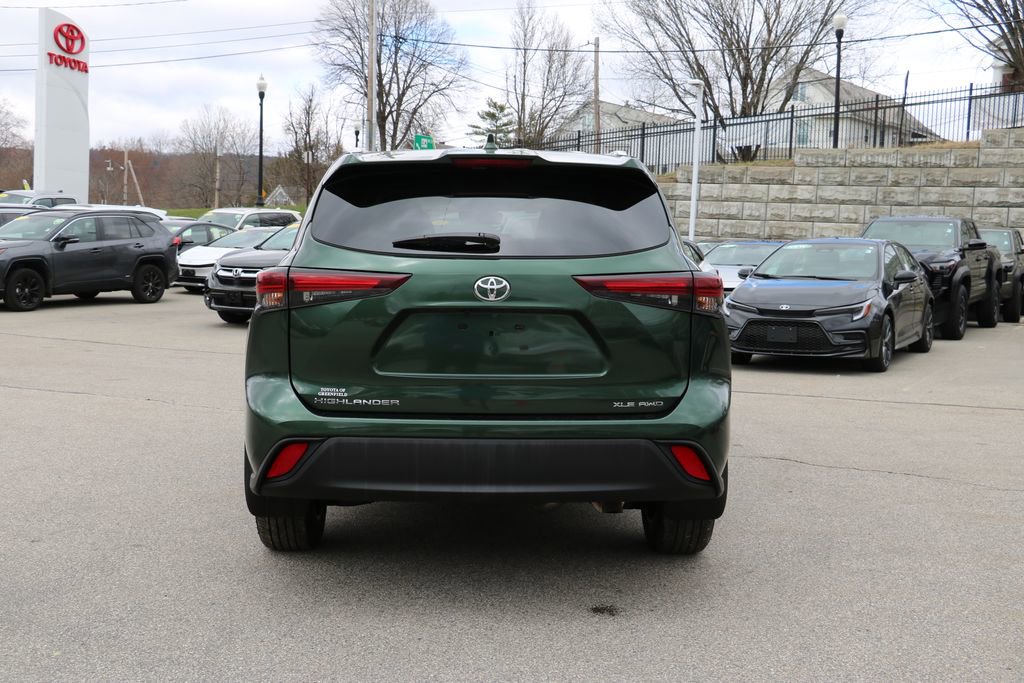 Used 2025 Toyota Highlander XLE AWD/4WD image 5