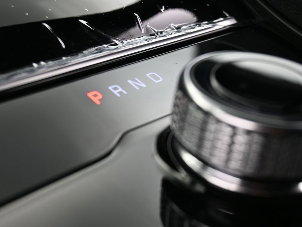 Used 2025 Jeep Grand Cherokee Laredo image 24