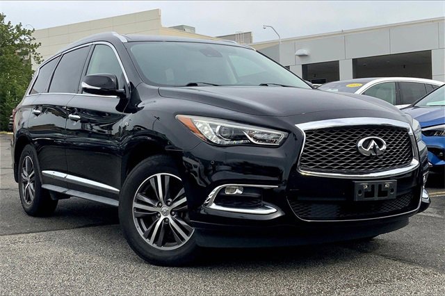 Used 2019 INFINITI QX60 Luxe w/ Essential Package