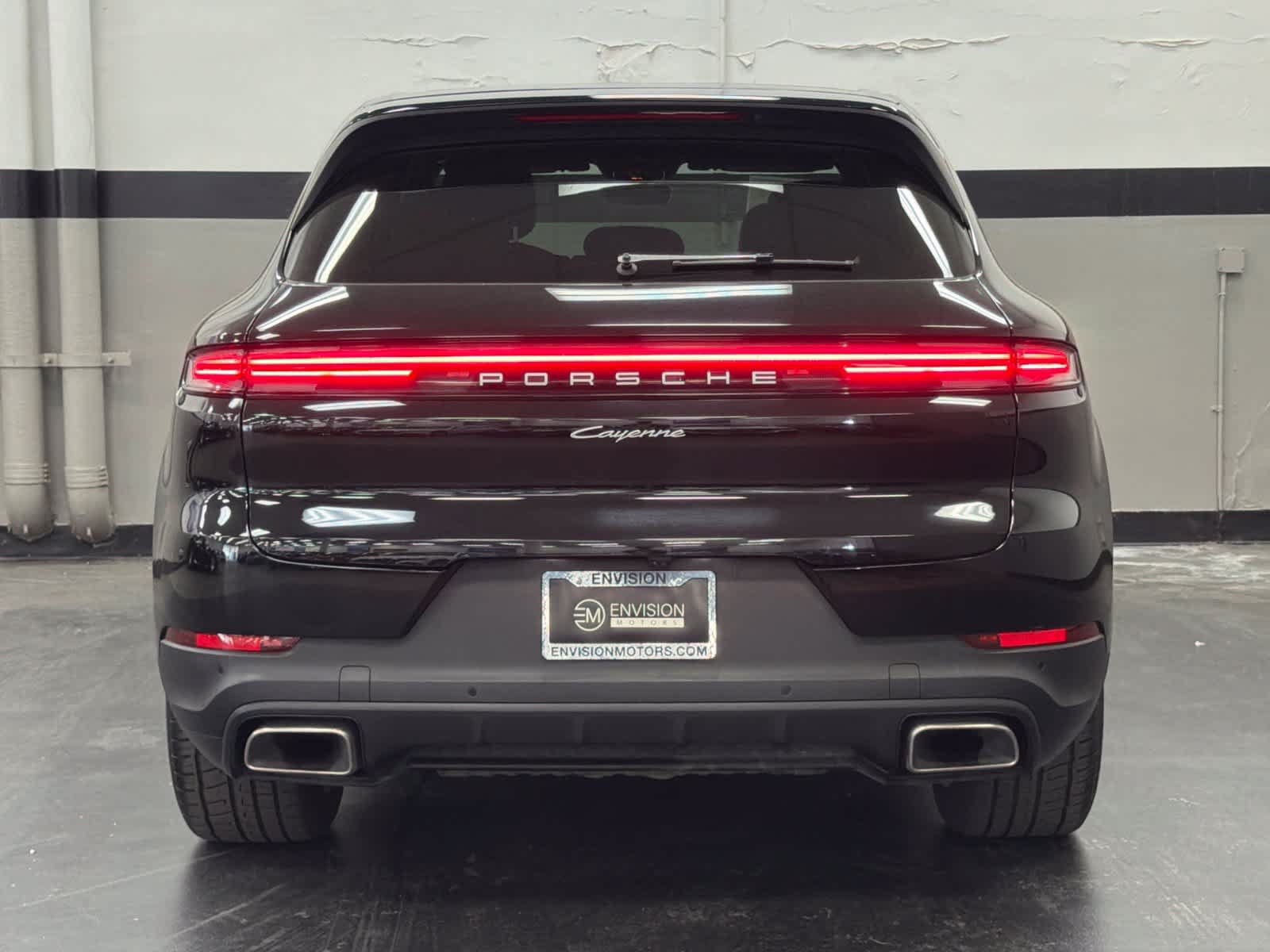 Used 2024 Porsche Cayenne AWD/4WD image 11