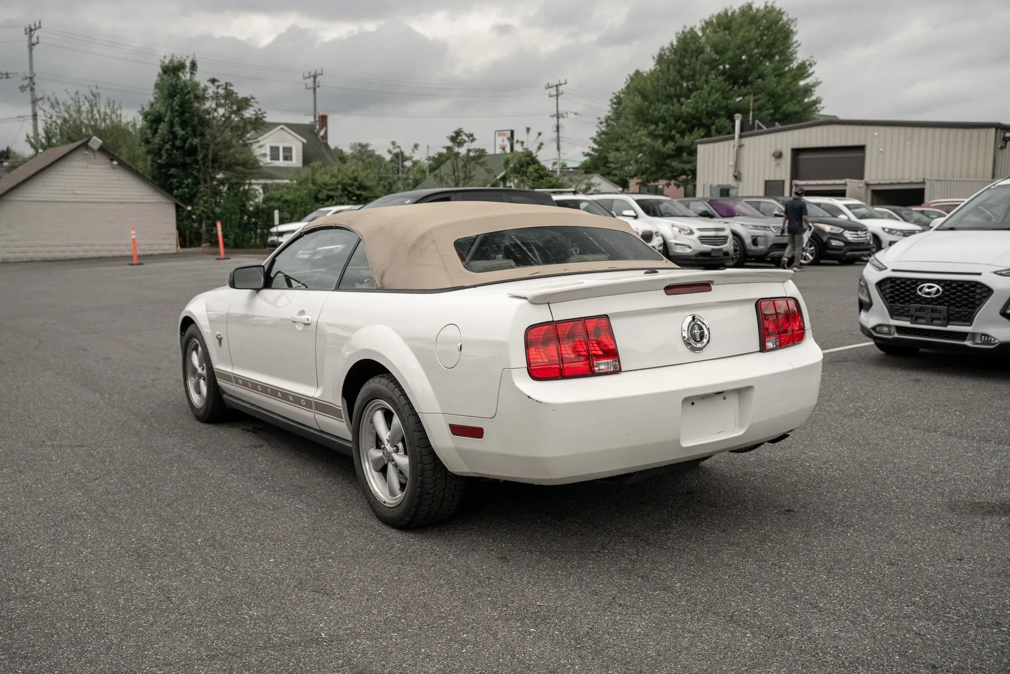 Used 2009 Ford Mustang Convertible RWD image 6