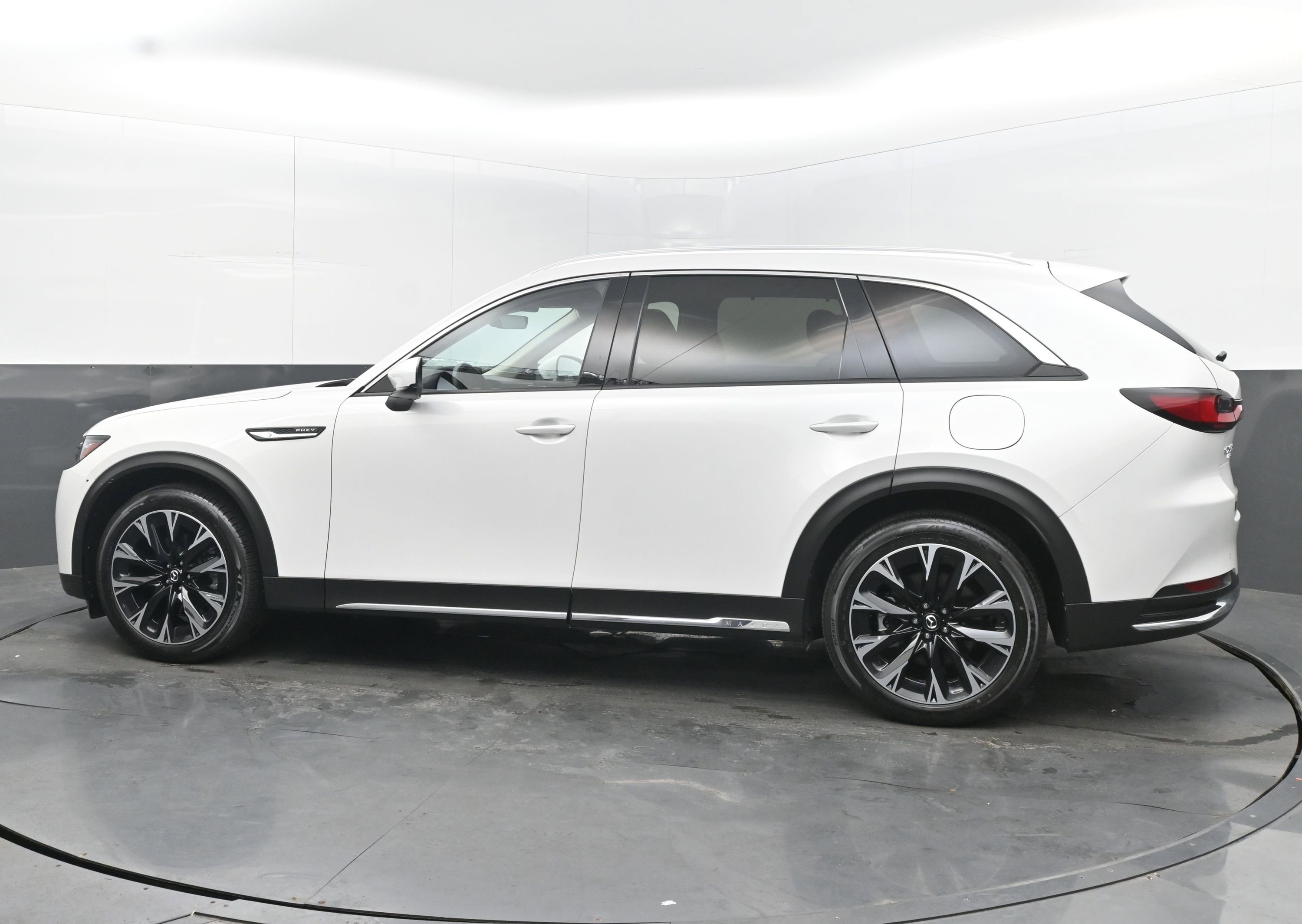 Used 2024 MAZDA CX-90 Plug-In Hybrid w/ Premium Pkg image 7
