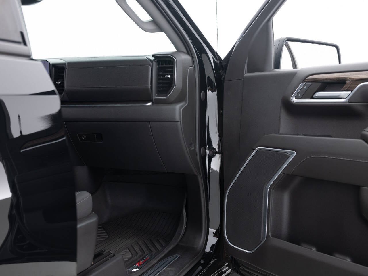 Used 2022 Chevrolet Silverado 1500 LT Trail Boss image 32