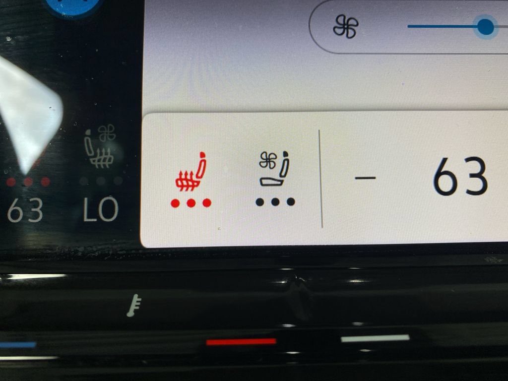 Used 2025 Volkswagen Atlas SE FWD image 18