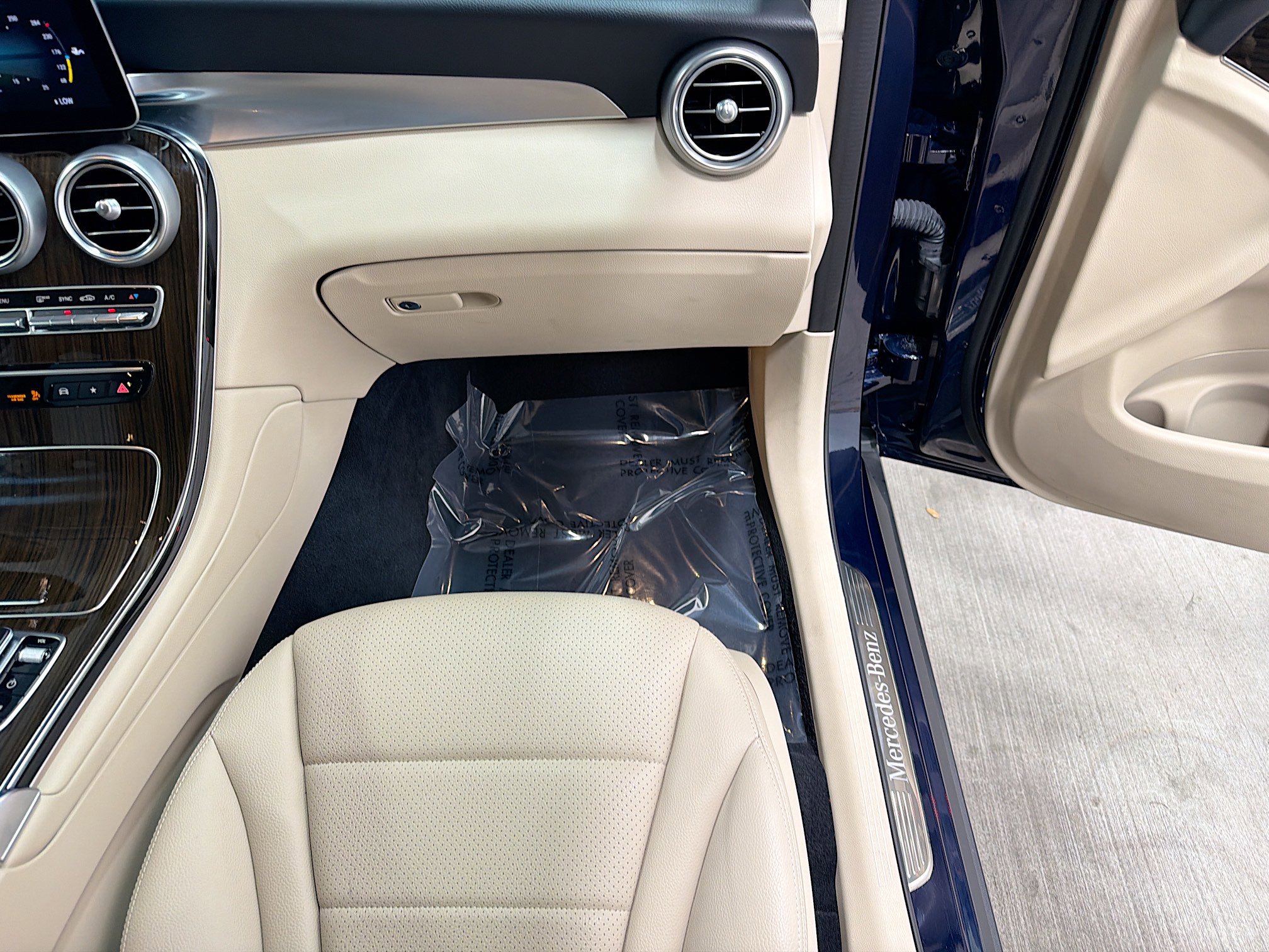 Used 2022 Mercedes-Benz GLC 300 image 17