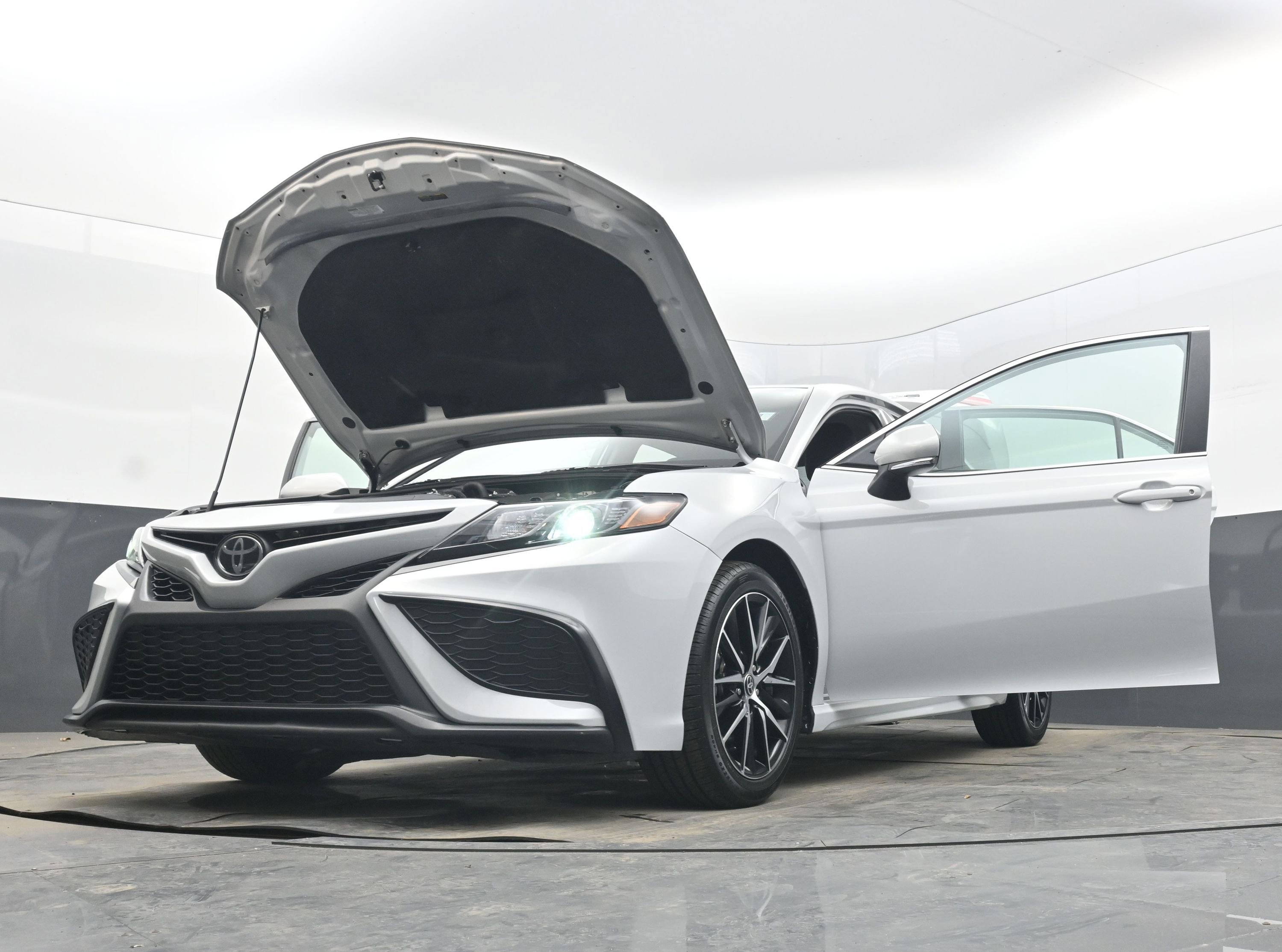 Used 2024 Toyota Camry SE image 42