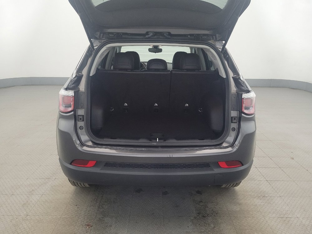 Used 2019 Jeep Compass Latitude w/ Cold Weather Group AWD/4WD image 29