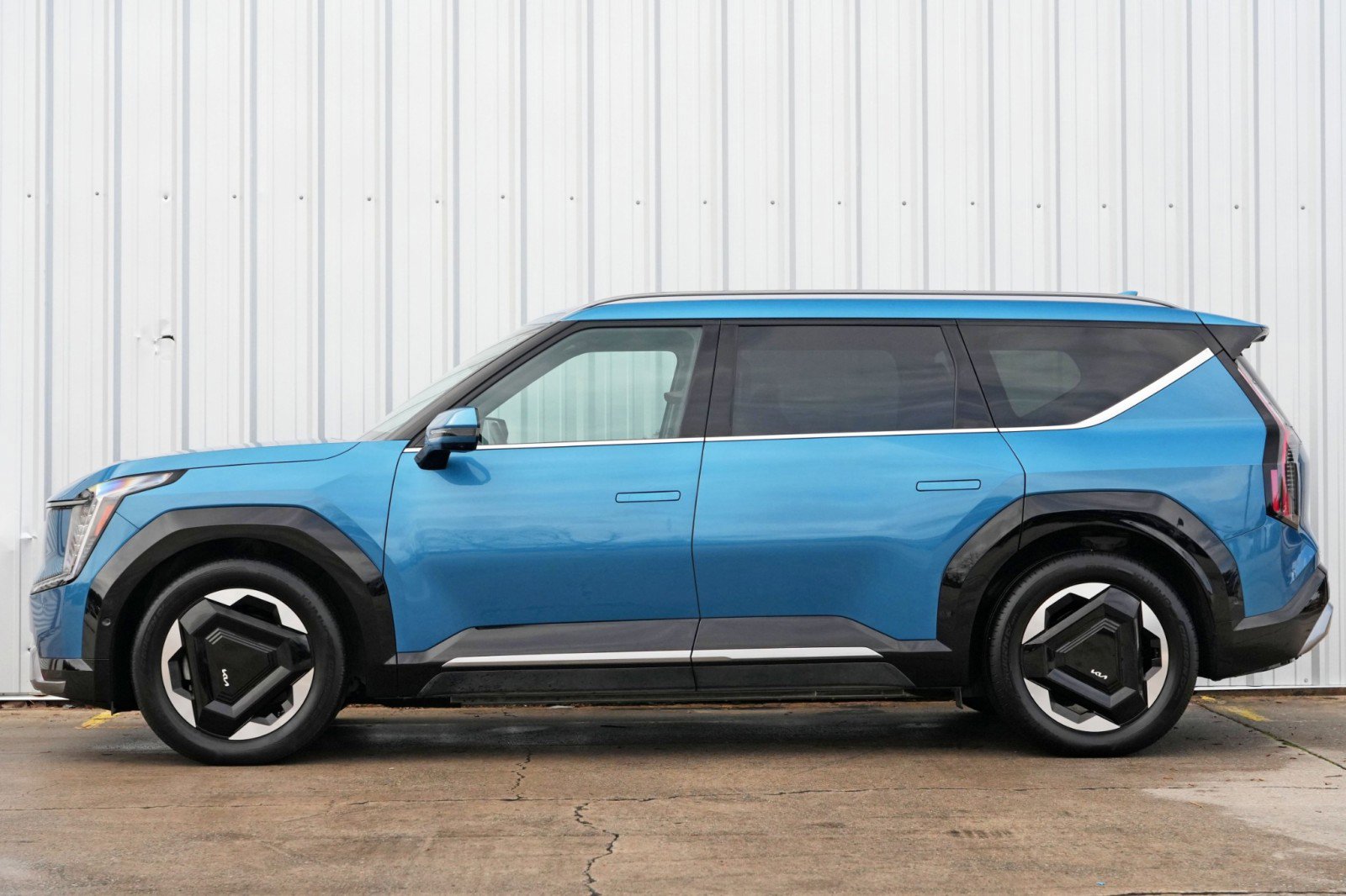 Used 2024 Kia EV9 Land image 9