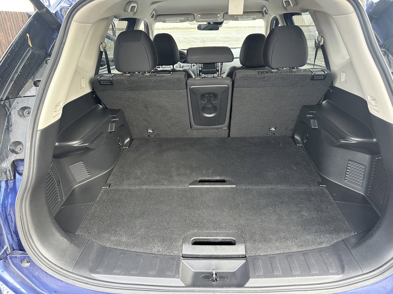 Used 2019 Nissan Rogue SV w/ Premium Package image 17