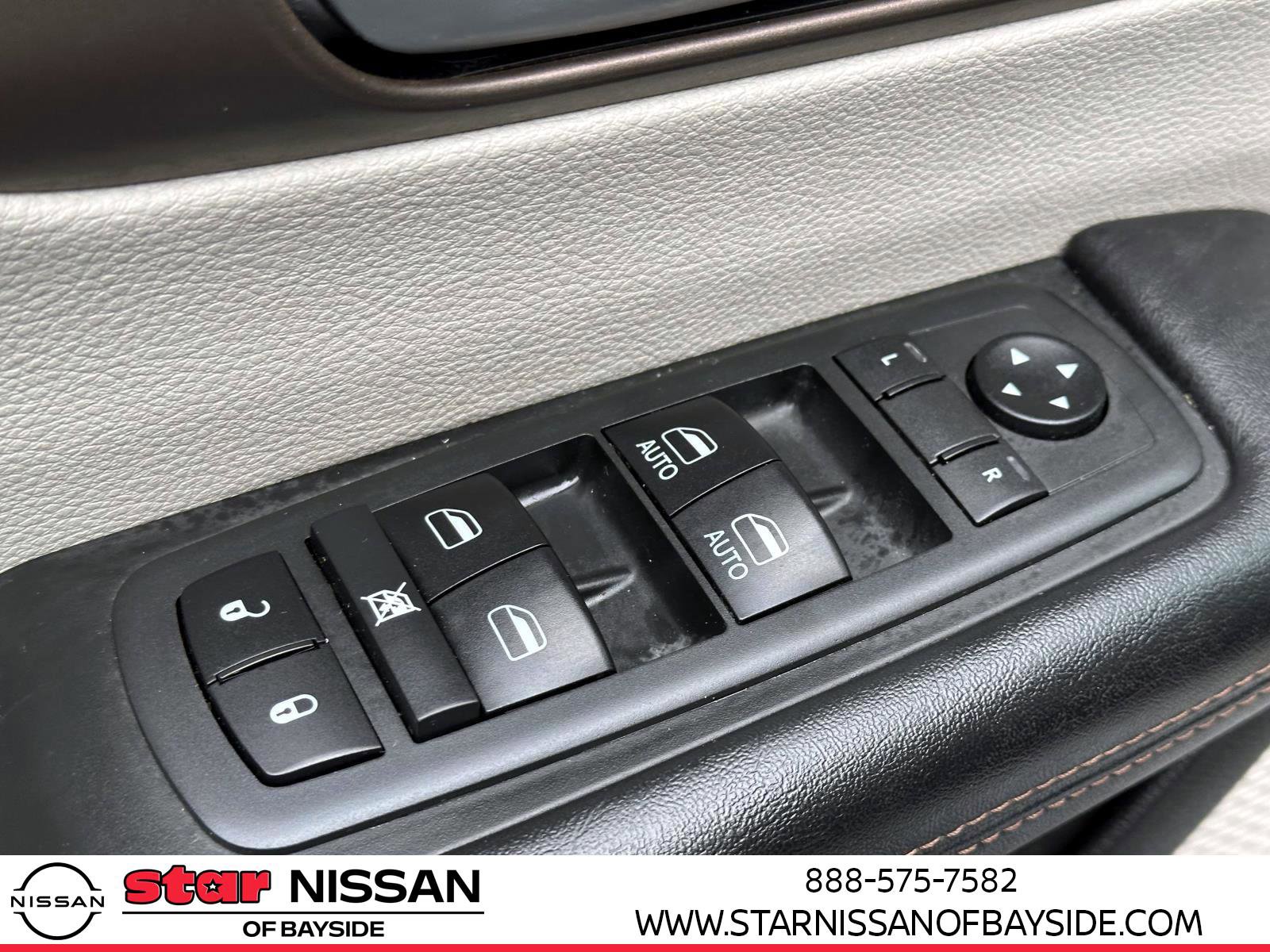 Used 2018 Chrysler Pacifica Touring-L image 16