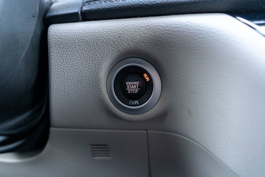 Used 2024 Chrysler Pacifica Select image 27