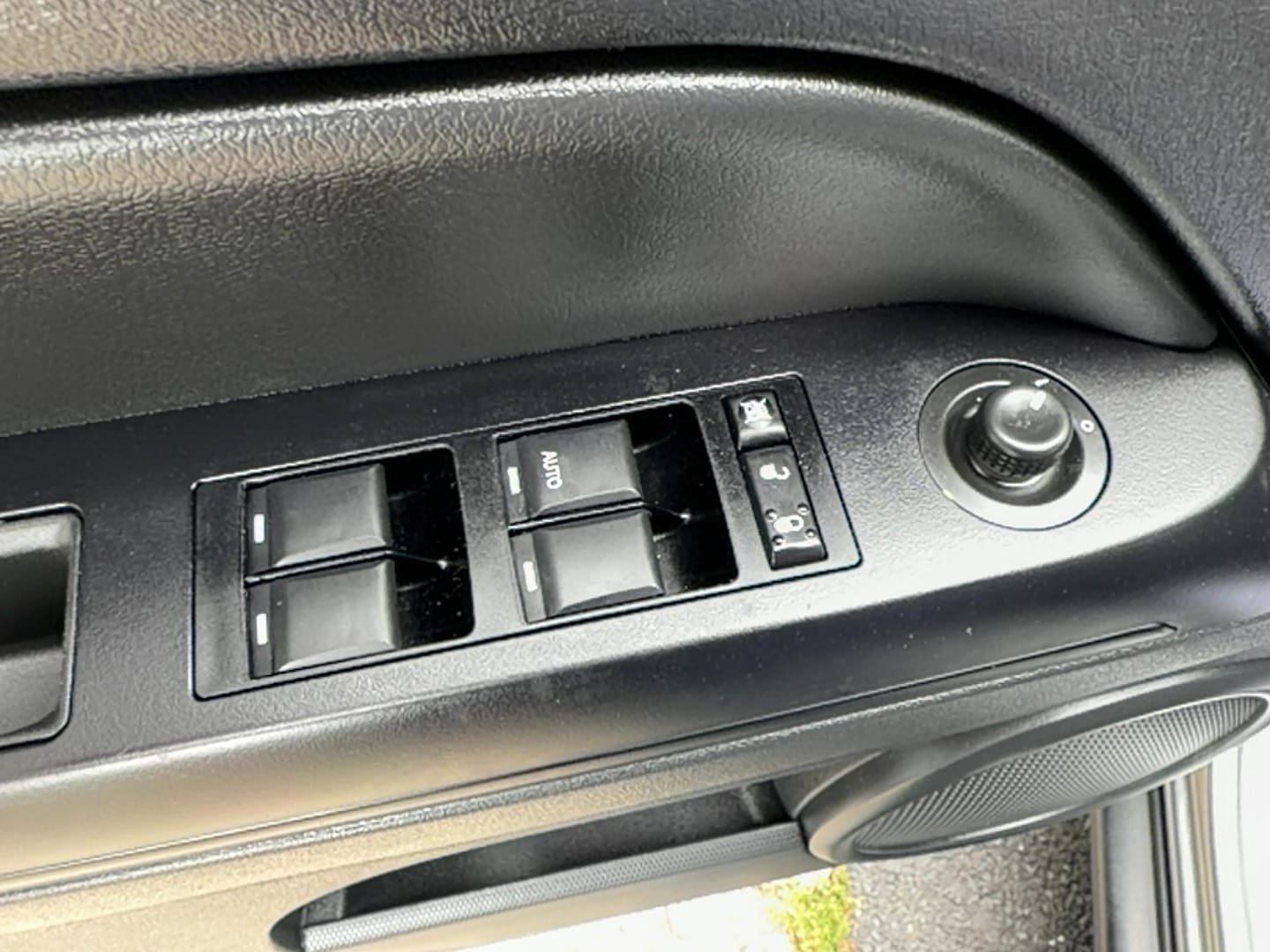 Used 2012 Jeep Compass Latitude AWD/4WD image 11