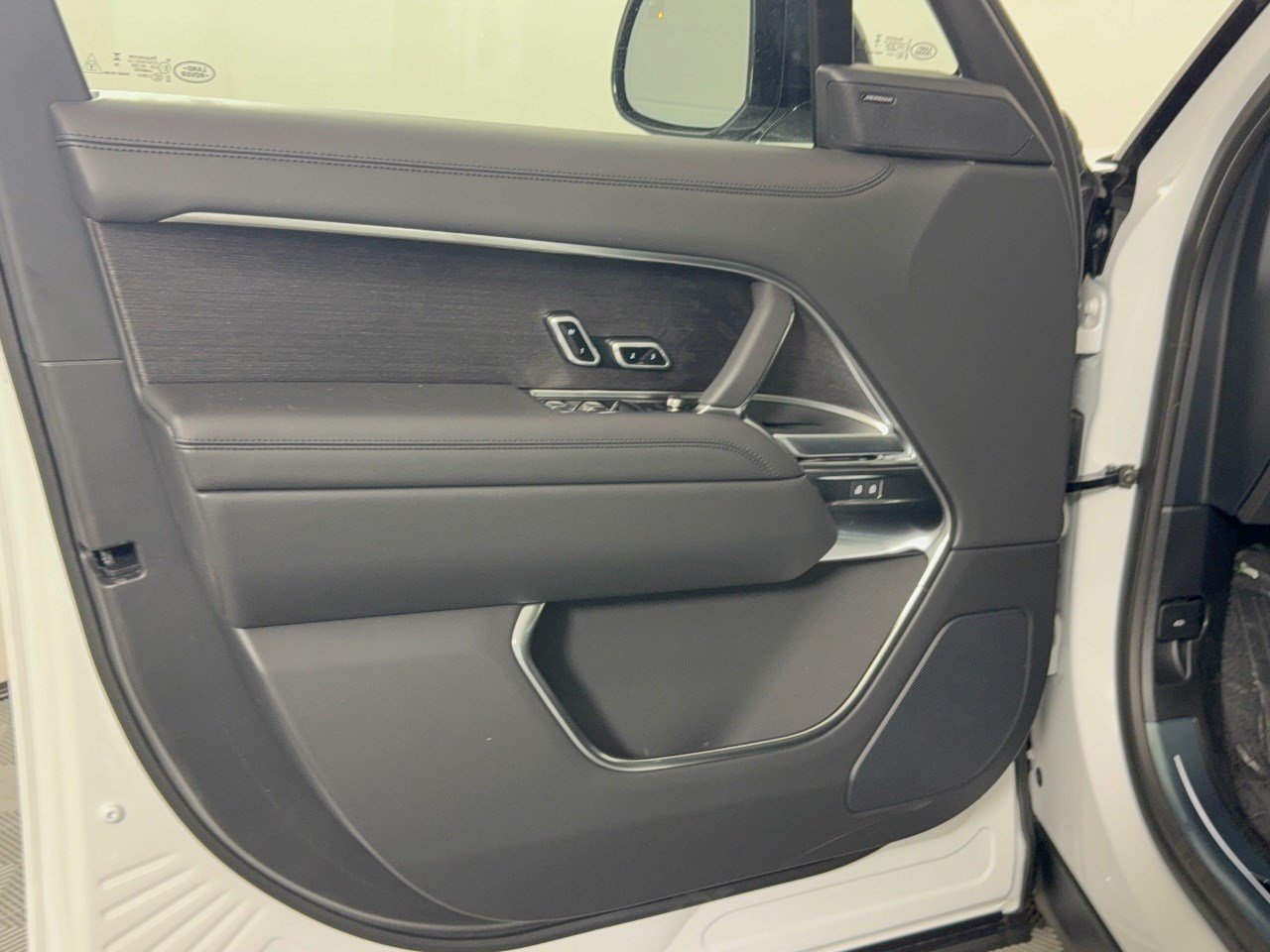New 2027 Land Rover Range Rover SE AWD/4WD image 14