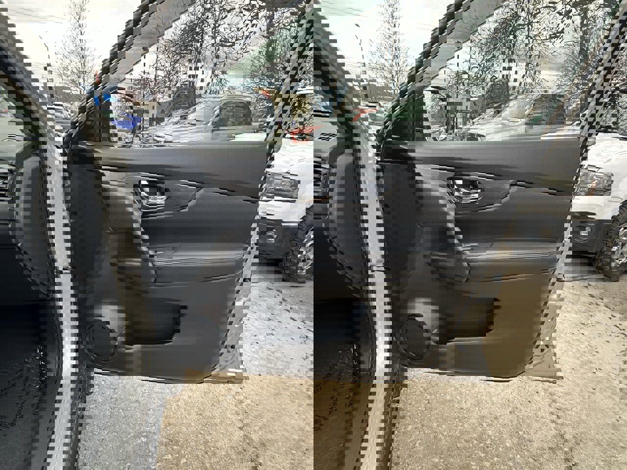 Used 2018 Nissan Rogue S image 10