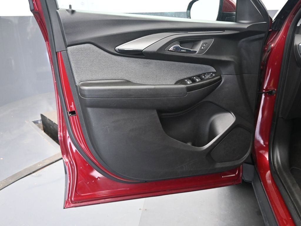 Used 2023 Chevrolet TrailBlazer LT image 24