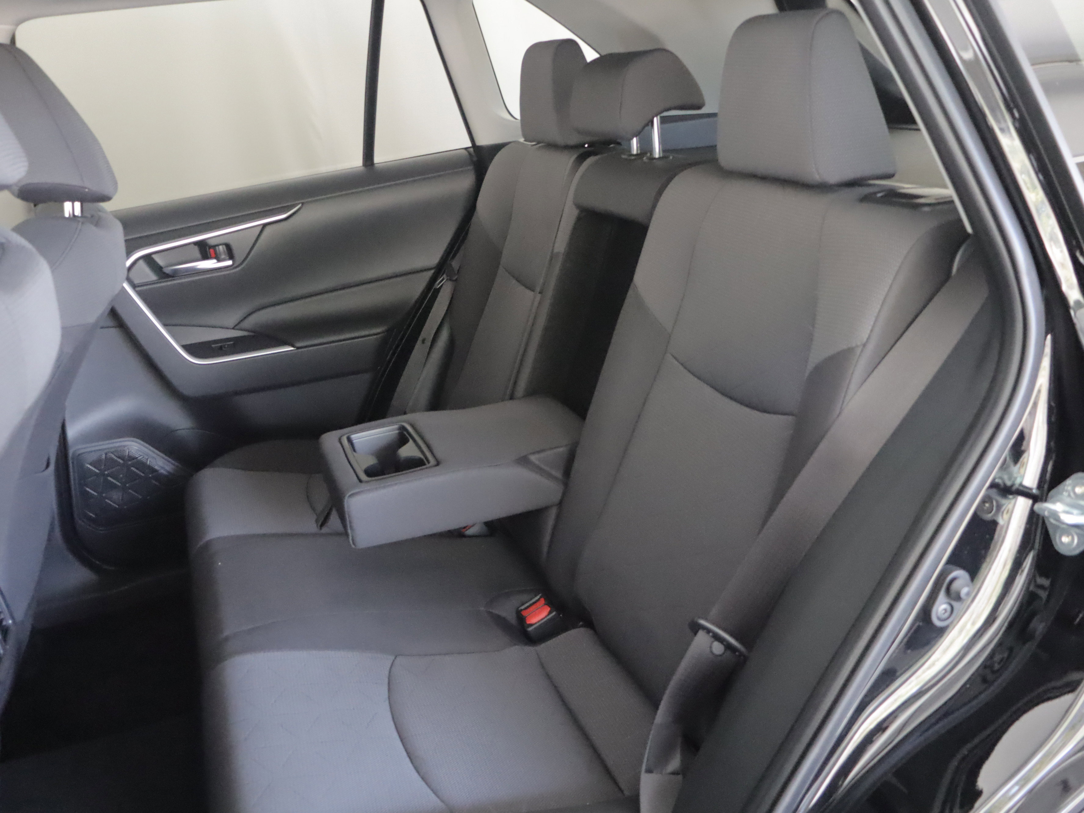 Used 2025 Toyota RAV4 XLE w/ Convenience Package image 9