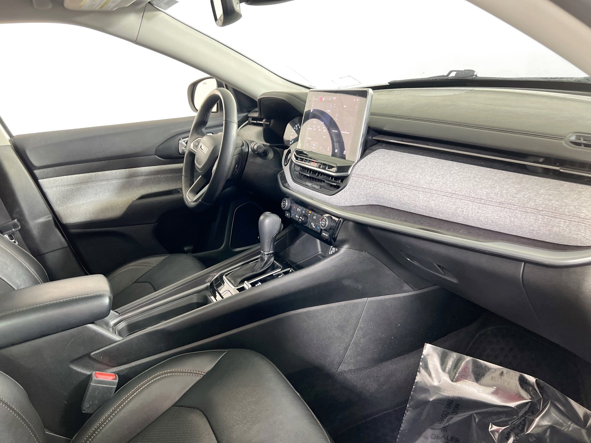 Used 2022 Jeep Compass Latitude w/ Sun and Sound Group AWD/4WD image 29