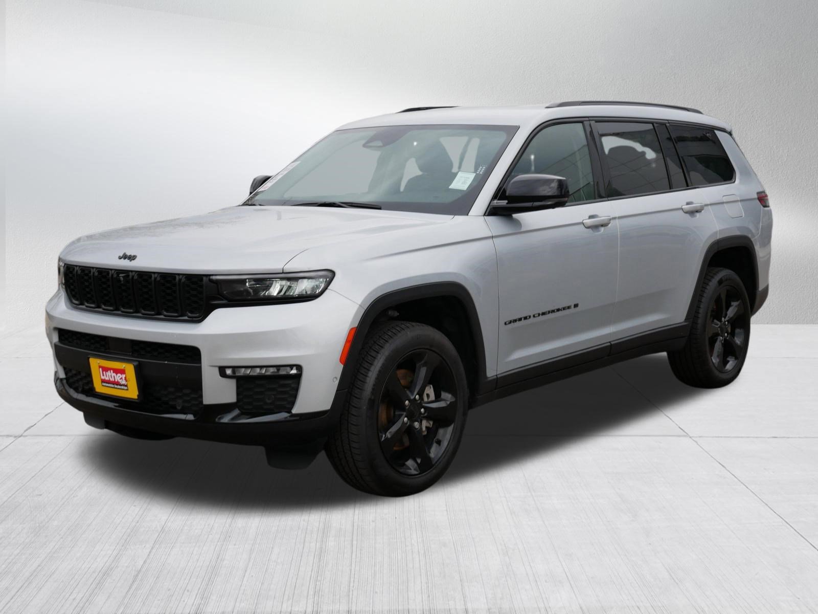 Used 2023 Jeep Grand Cherokee L Limited w/ Luxury Tech Group II AWD/4WD image 3