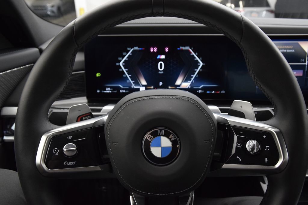 Used 2025 BMW 760i xDrive w/ Executive Package image 23