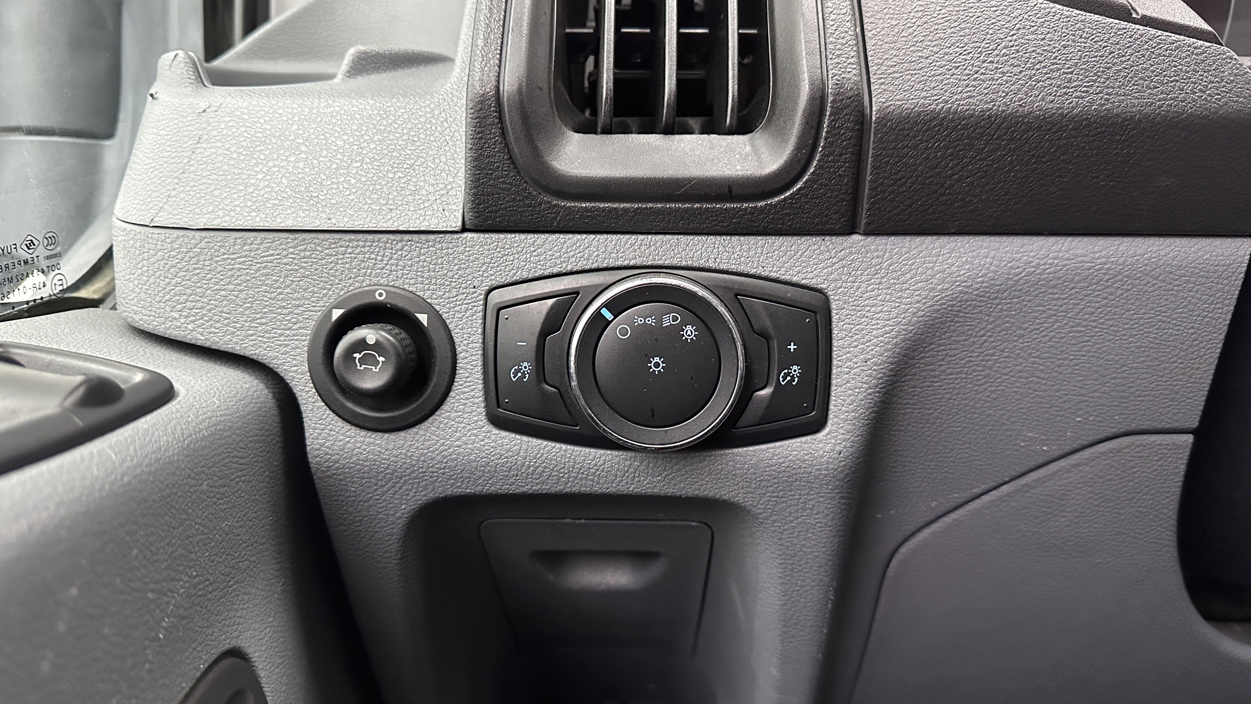 Used 2018 Ford Transit 350 XLT RWD image 13