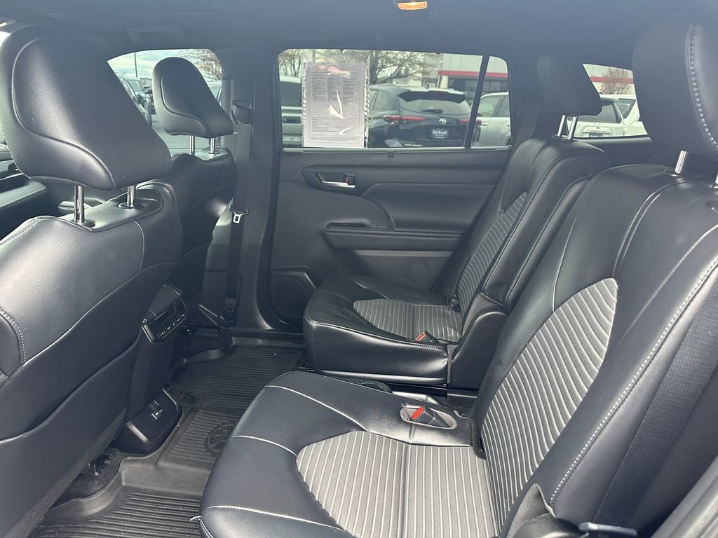 Used 2023 Toyota Highlander XSE image 14