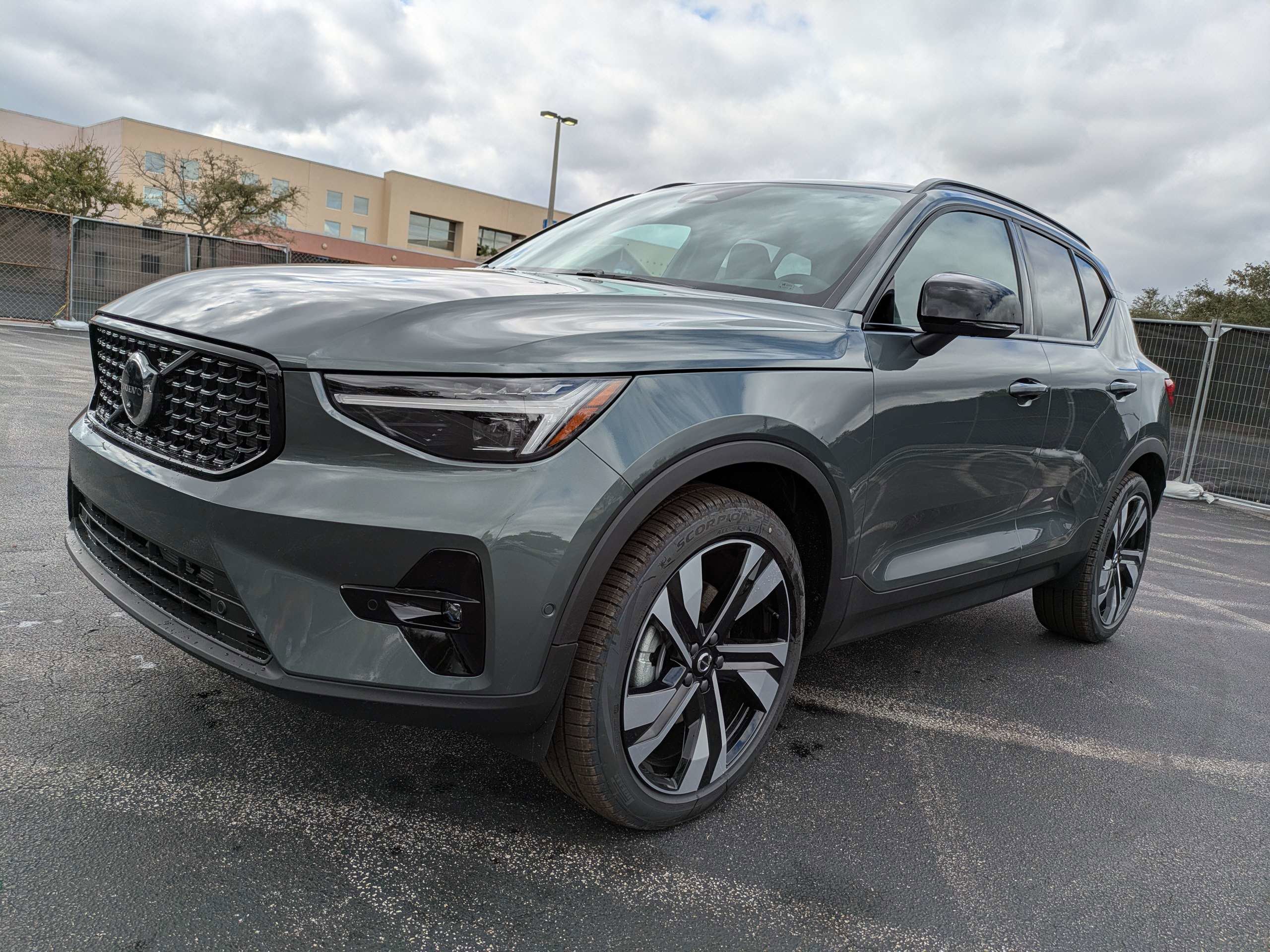 New 2026 Volvo XC40 B5 Ultra w/ Protection Package Premier image 8