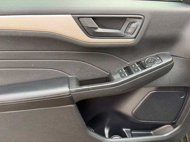 Used 2022 Ford Escape SE w/ Convenience Package FWD image 13