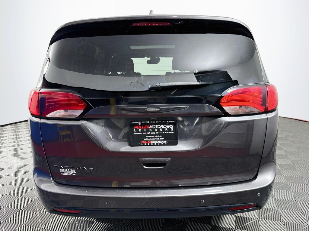 Used 2020 Chrysler Pacifica Touring-L Plus w/ Advanced Safetytec Group FWD image 5