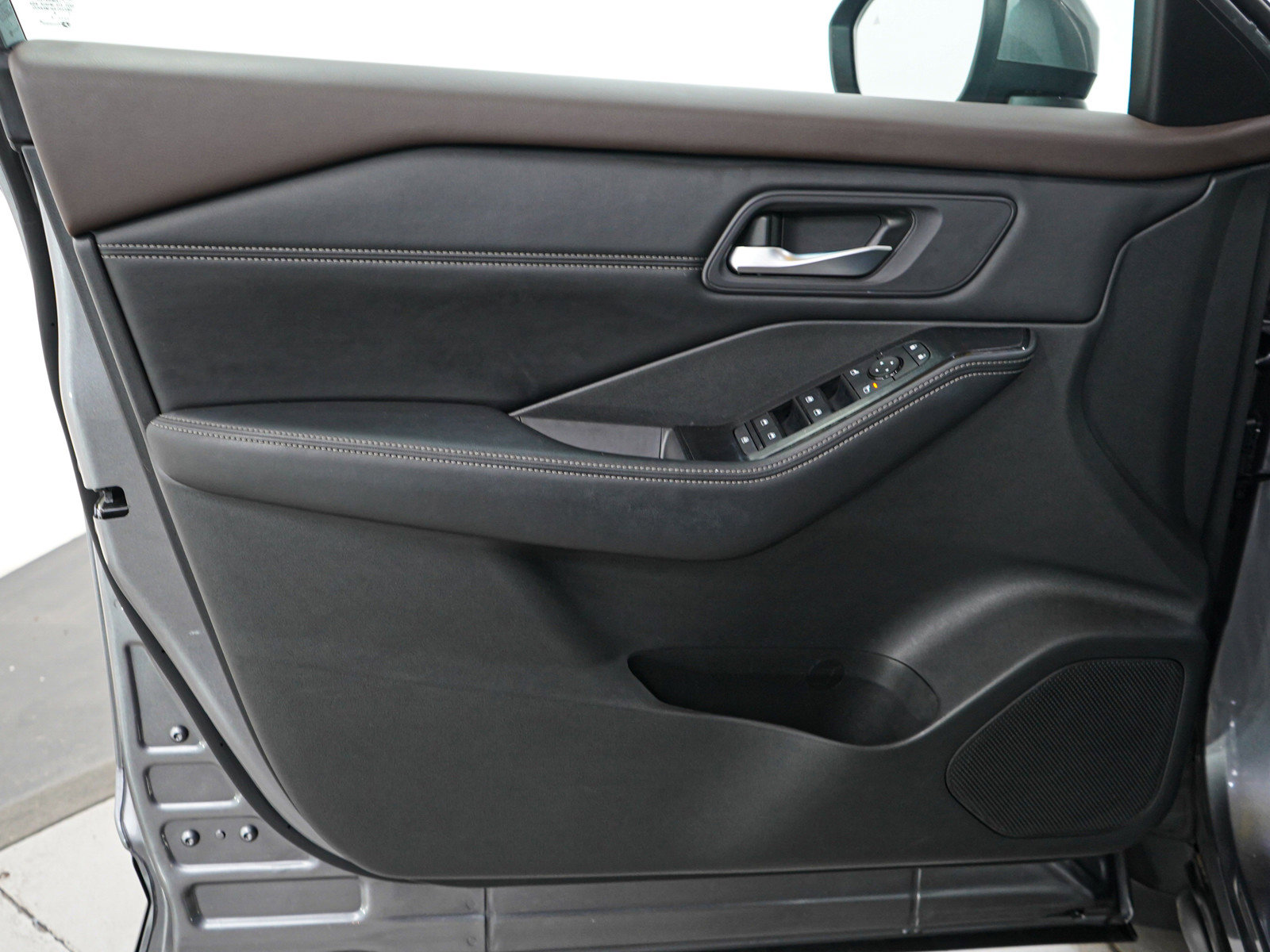 Used 2022 Nissan Rogue SV w/ SV Premium Package image 22