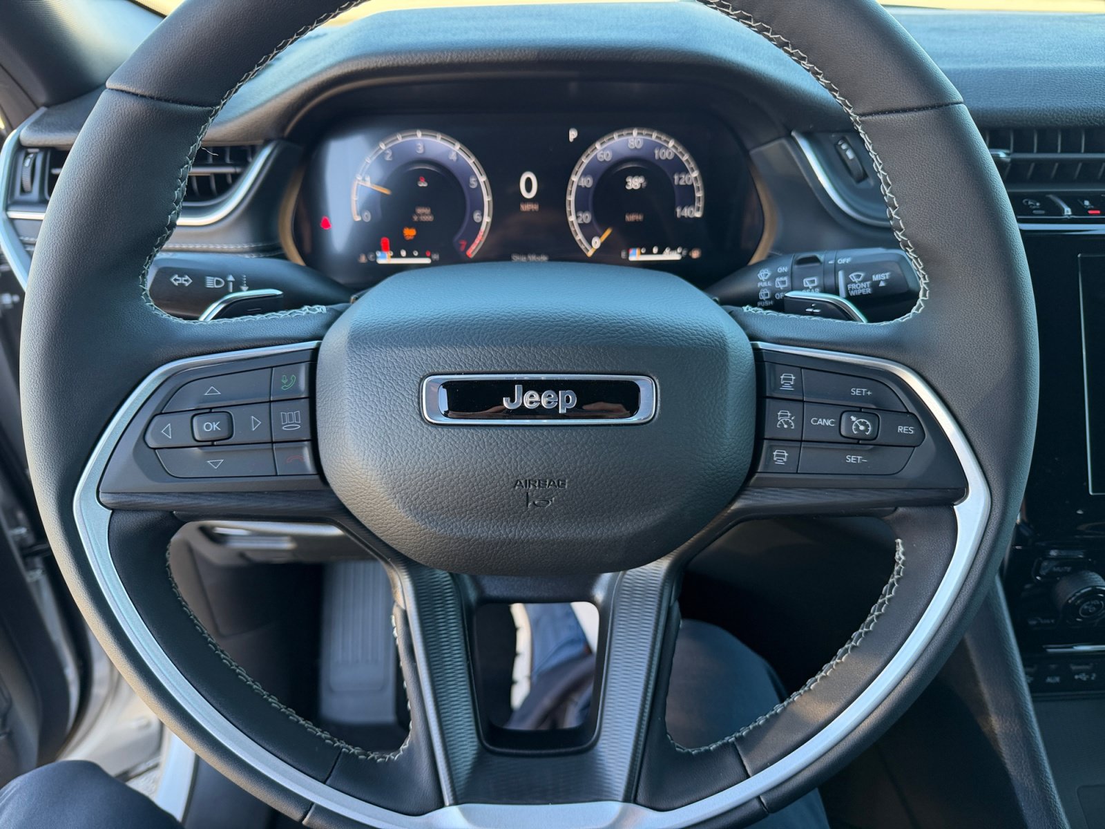 New 2025 Jeep Grand Cherokee L Altitude AWD/4WD image 10
