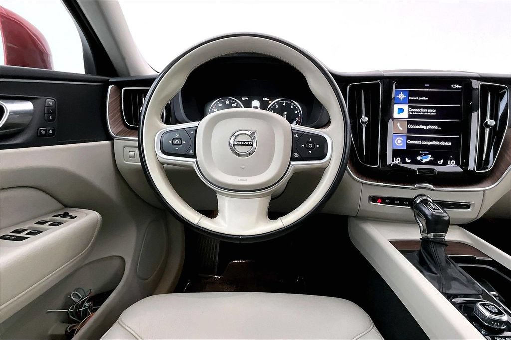 Used 2021 Volvo XC60 T6 Momentum AWD/4WD image 6